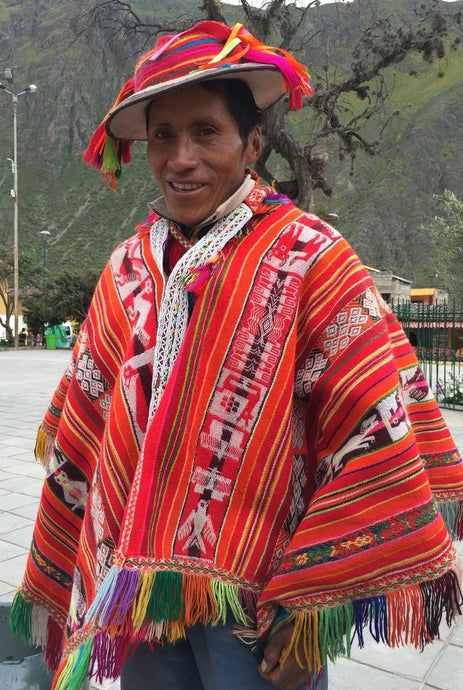 Fargerike klær og levende vevtradisjoner i Andesfjellene