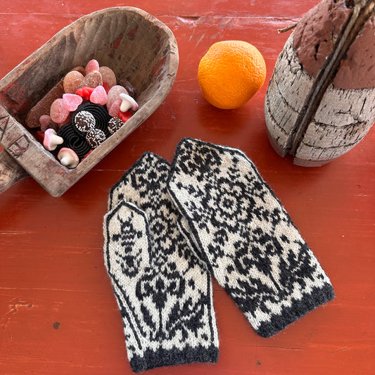 Easter Mitten Mystery 2026